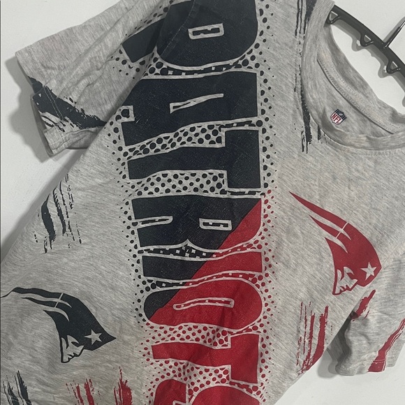 NFL Gray T-Shirt with Patriots Logo Size Medium - Picture 5 of 5
